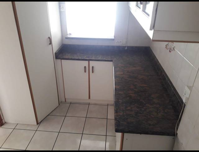 2 BEDROOM FLAT RENTED IN ESSENWOOD